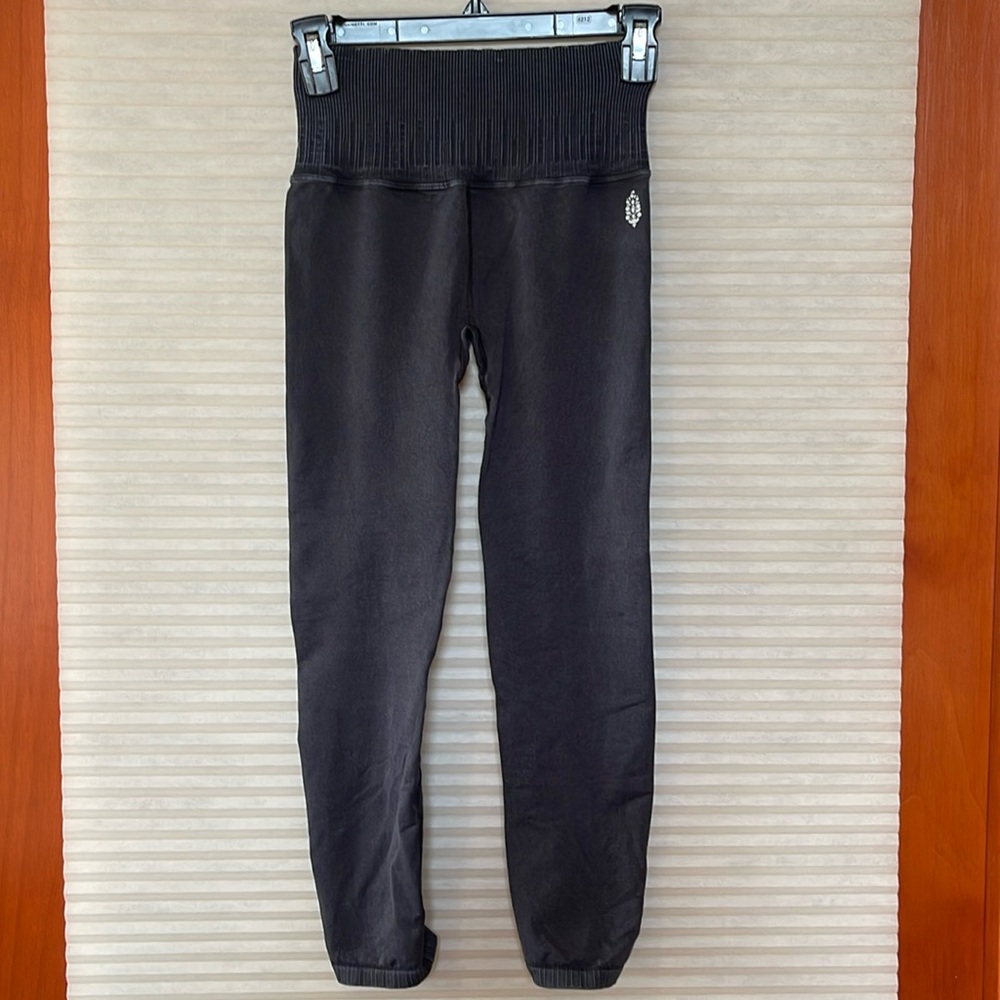NWOT Free People movement, good Karma leggings black with external logo M/L